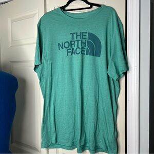 The North Face t short size xxl.      E